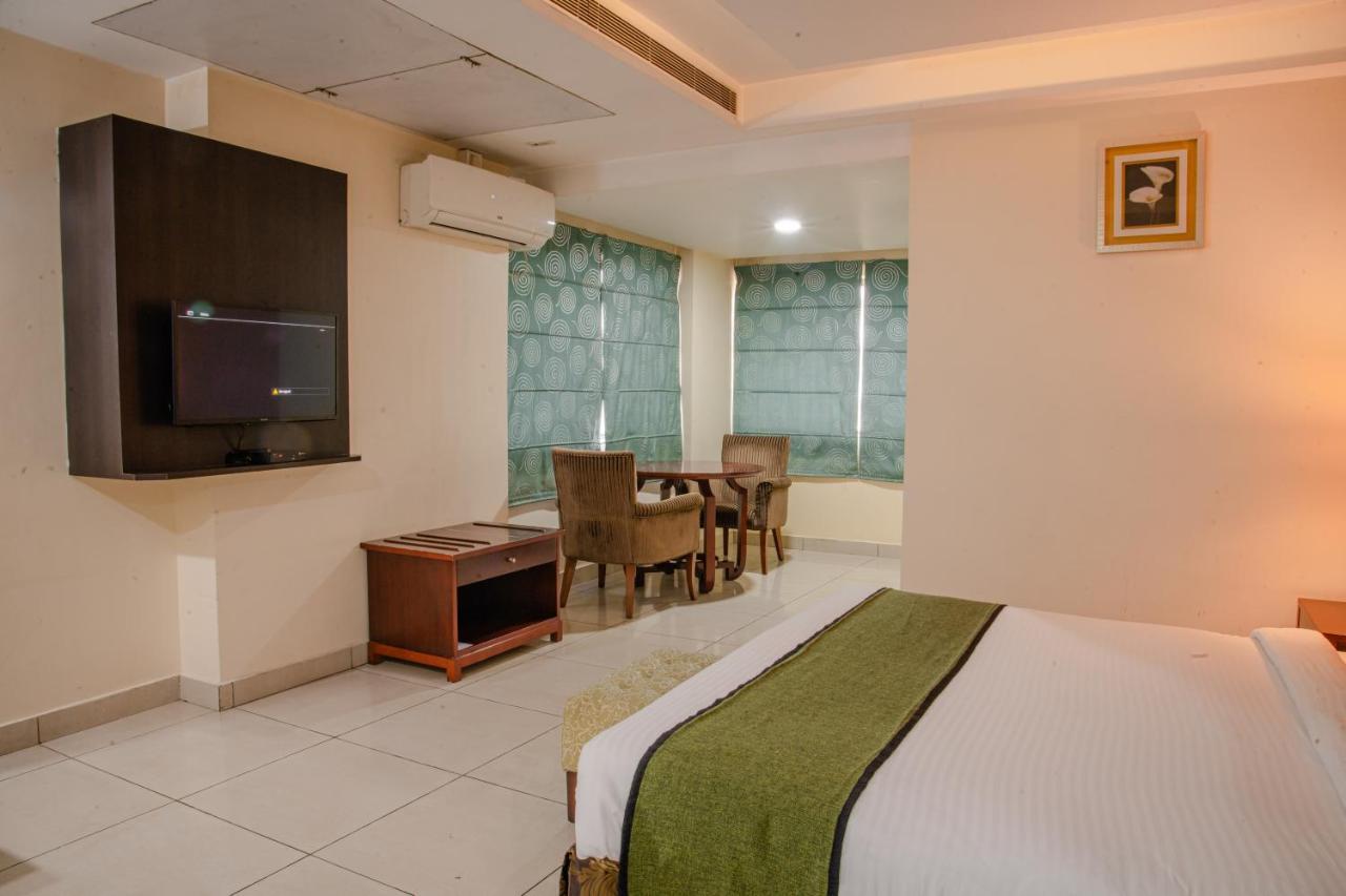 Hotel Gateway Grandeur Guwahati Bagian luar foto