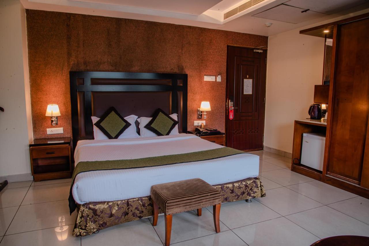 Hotel Gateway Grandeur Guwahati Bagian luar foto